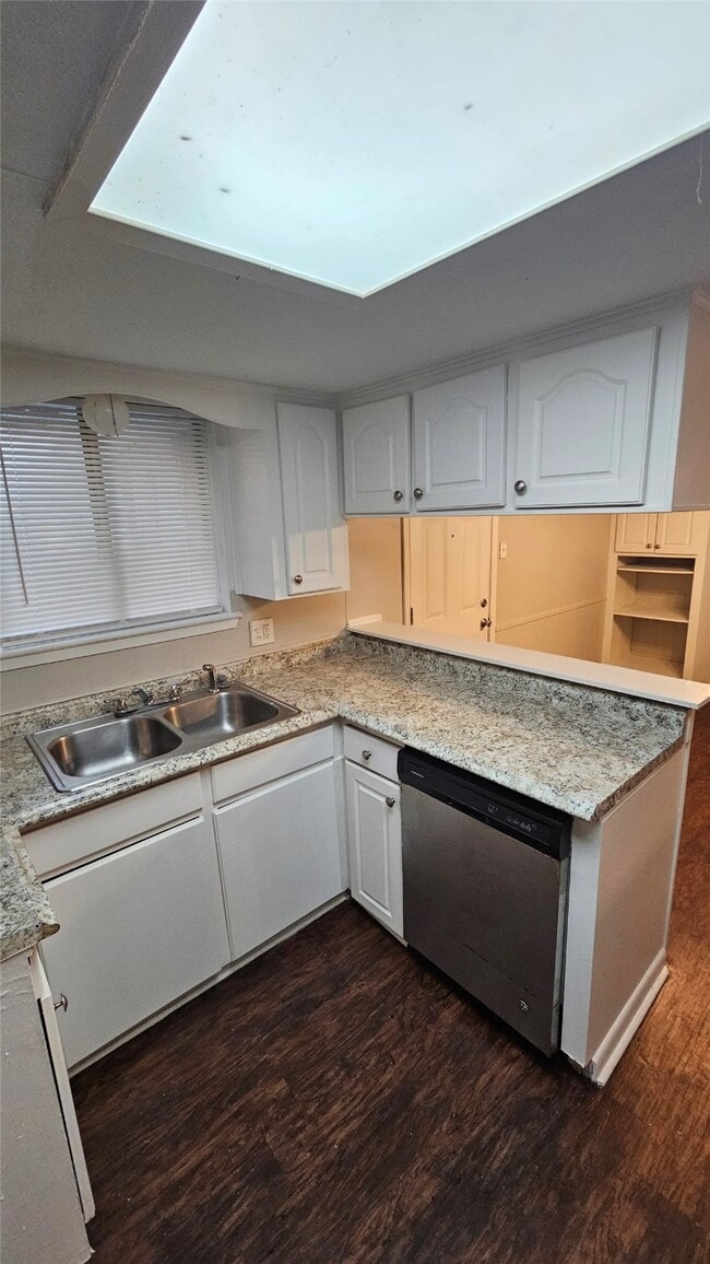 Foto del edificio - 1543 Fashion Hill Dr