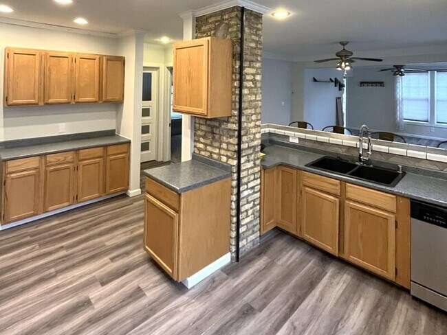 Cocina - 1825 N 58th St