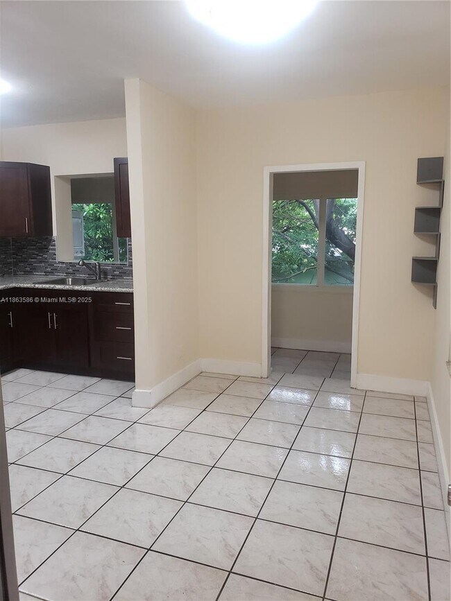 Foto del edificio - 3640 SW 14th St
