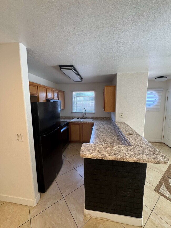Foto del edificio - 2 Bed, 1 3/4 Bath Condo