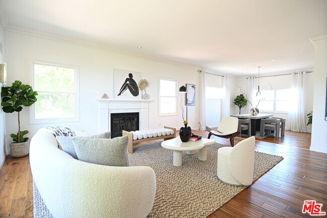 Foto del edificio - 24772 W Saddle Peak Rd