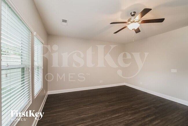 Building Photo - 9342 Sloan Forest Dr