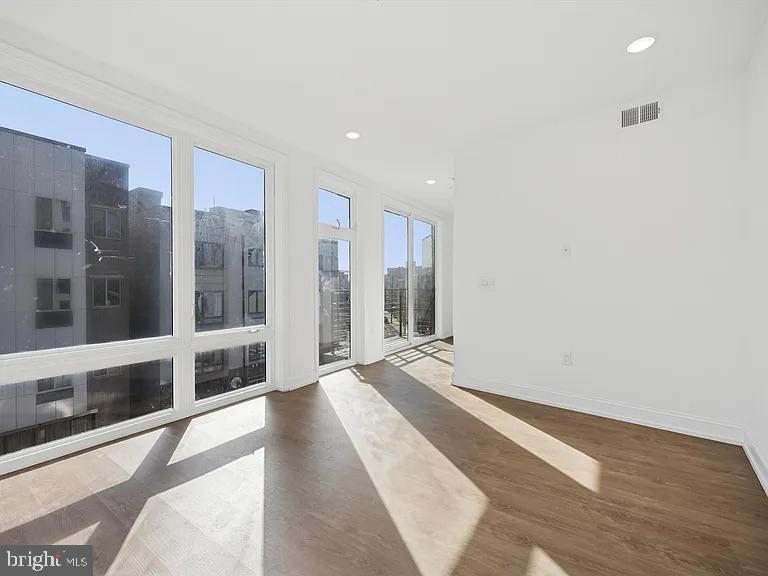 Foto principal - 1620 Ridge Ave