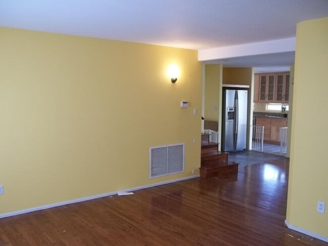 Building Photo - Beautiful 4 bed 2.5 bath