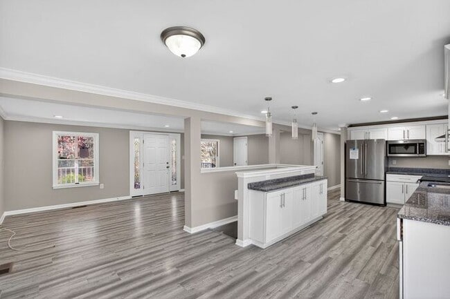 Building Photo - 463 Bronco Trail