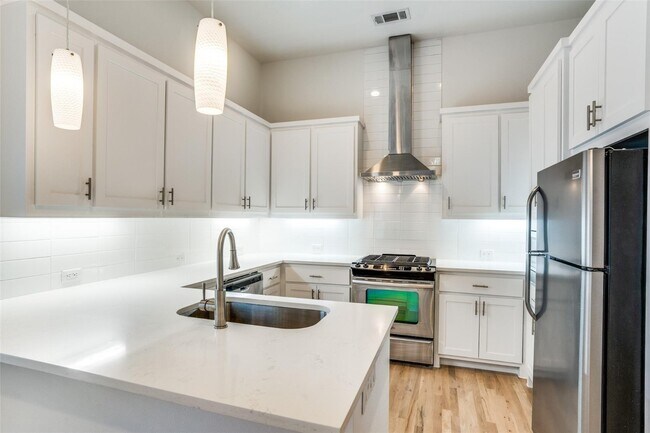 Building Photo - Beautiful townhome featuring granite countertops, hard wood floors, and a small private yard grea...