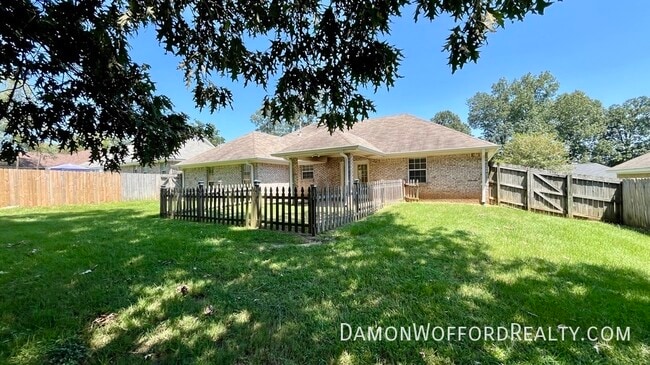 Building Photo - 147 Live Oaks Blvd