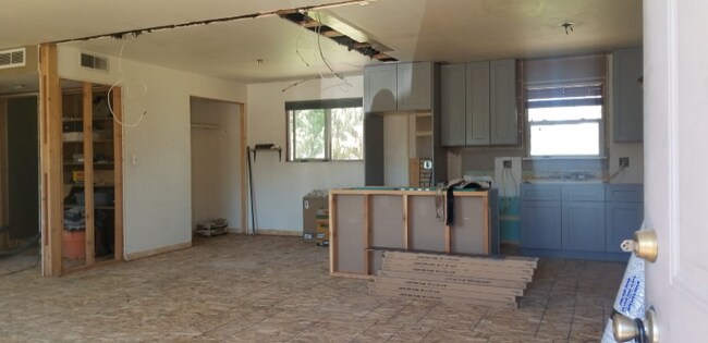 Building Photo - 2224 Clearview Ave