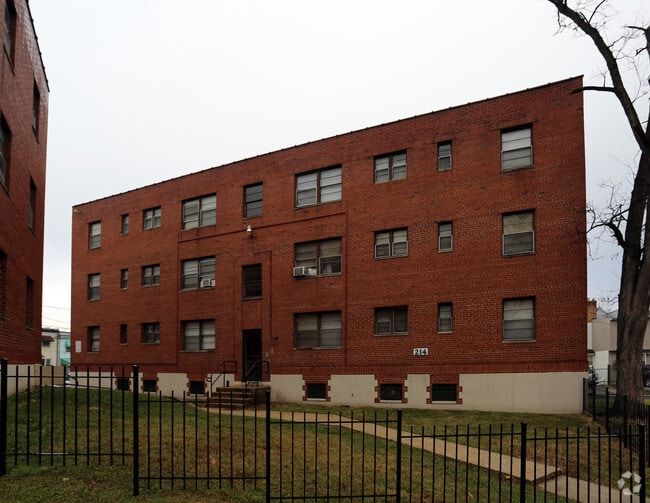 Building Photo - 214 Kenilworth Ave NE