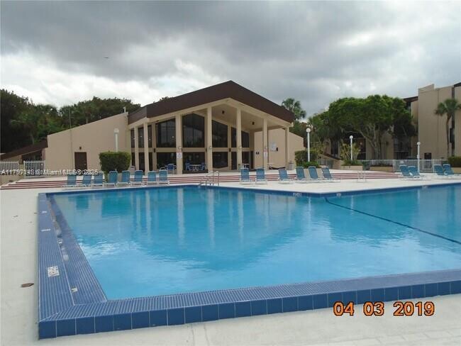 Building Photo - 14201 N Kendall Dr