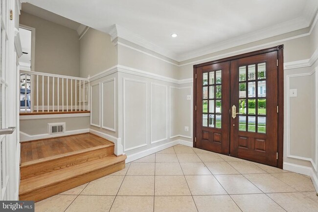 Building Photo - 8121 Briar Creek Dr