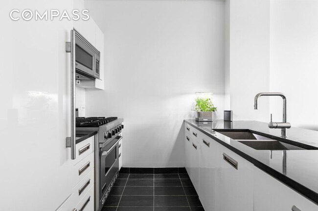 Building Photo - 46-30 Center Blvd