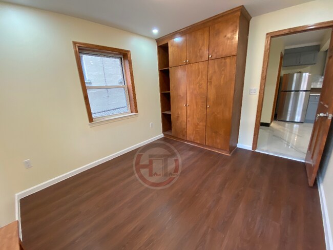 Foto del edificio - 1318 Mace Ave