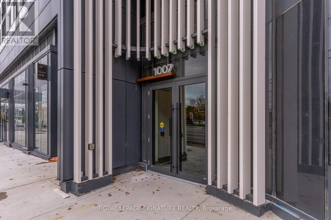 Building Photo - 1007 The Queensway