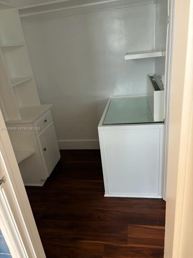 Building Photo - 760 Jefferson Ave