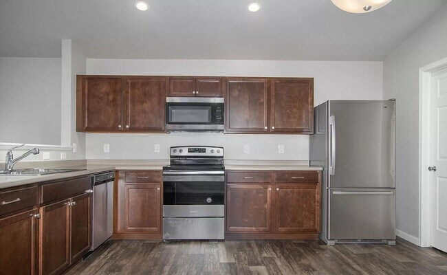 Foto del edificio - Open Concept raised ranch home for Lease i...