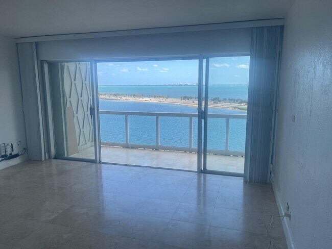 Foto del edificio - 2451 Brickell Ave