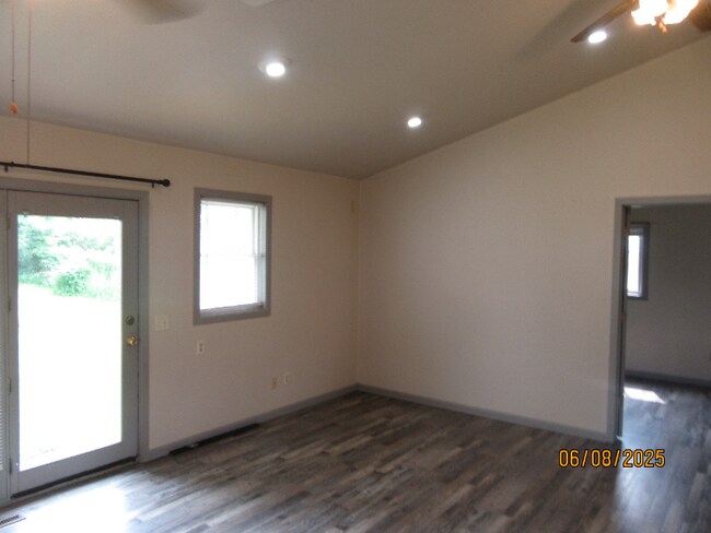 Foto del edificio - 103 W Walnut St