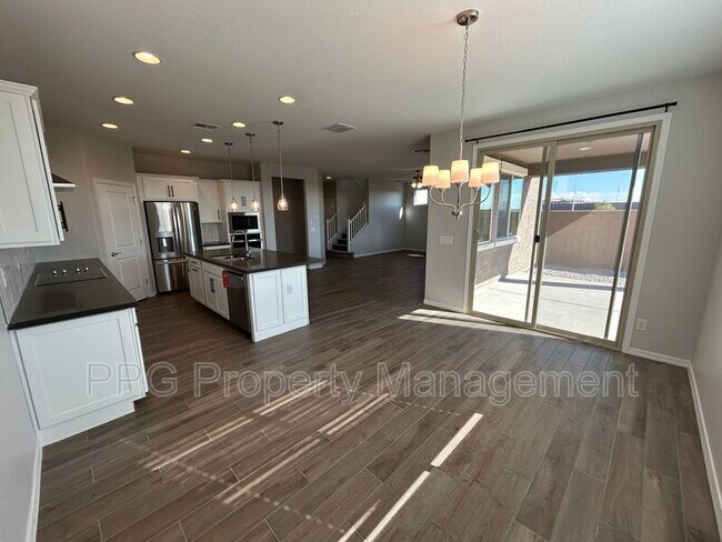 Foto del edificio - 16765 W Desert Mirage Dr