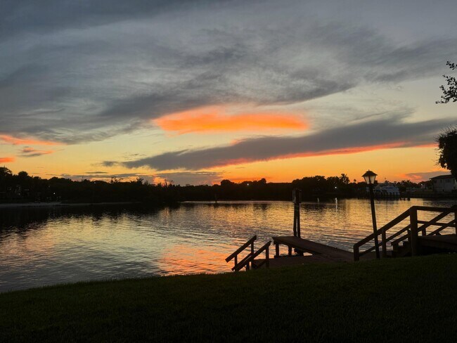 Building Photo - 386 Golfview Rd