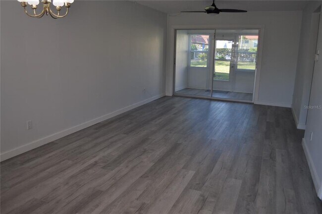 Foto del edificio - 1845 S Highland Ave