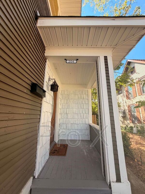 Building Photo - 204 N Sergeant Ave