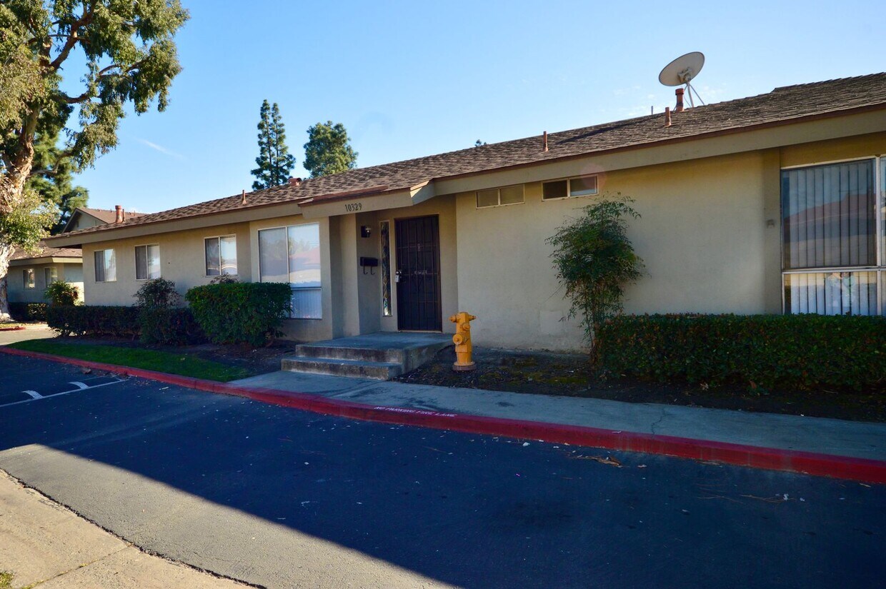 Foto principal - 3 Bedroom Garden Grove Home