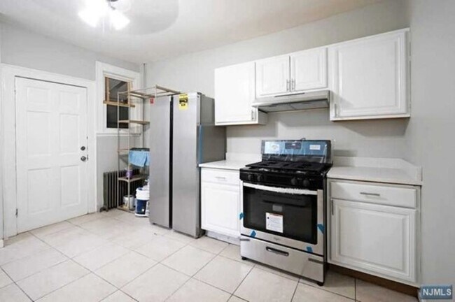 Building Photo - 57 Tappan St