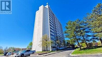Building Photo - 2900-2900 Battleford Rd