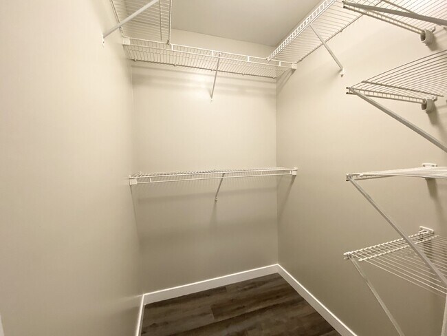 Building Photo - 2 Bedroom/2 Bath First Floor Condo