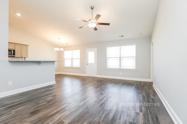 Building Photo - 354 Green Hills Dr