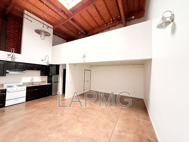Foto del edificio - 1734 N Main St