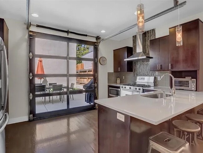 Building Photo - 2713 Grove St