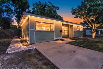 Building Photo - 2811 Morningside Ln