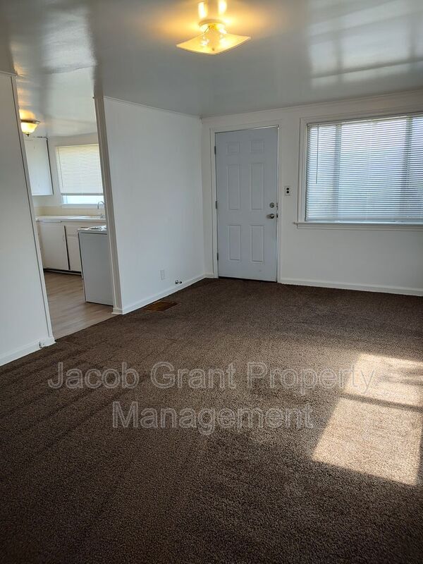 Foto del edificio - 1282 Highland Dr