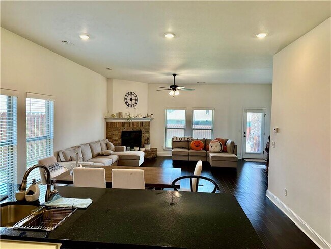 Foto del edificio - 920 Sundance Ln