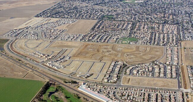 Foto aérea - Waterford Village at Vanden Meadows
