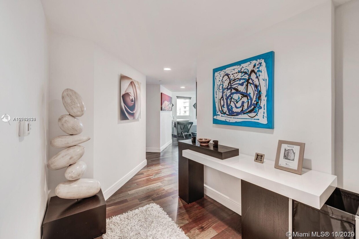 Primary Photo - 500 Brickell Ave