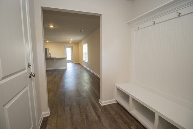 Foto del edificio - 410 Middlebury Ln
