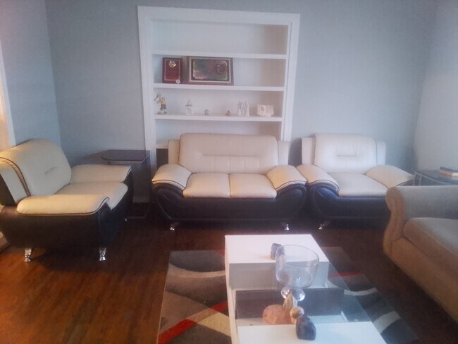 Foto del edificio - 10208 E 7th St