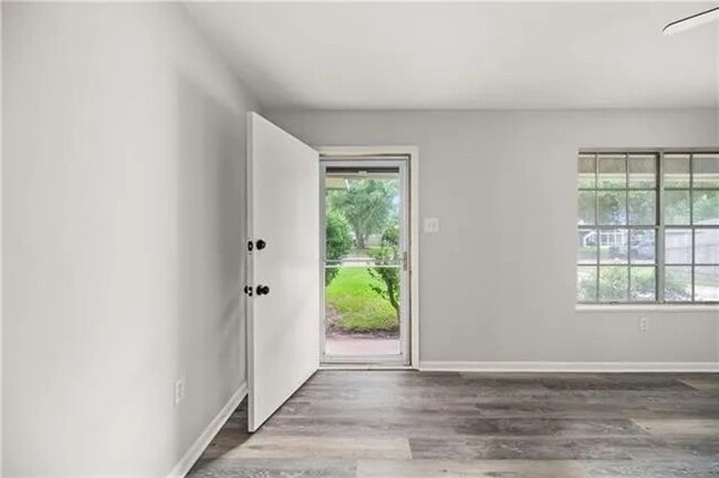 Foto del edificio - Single Family Residence