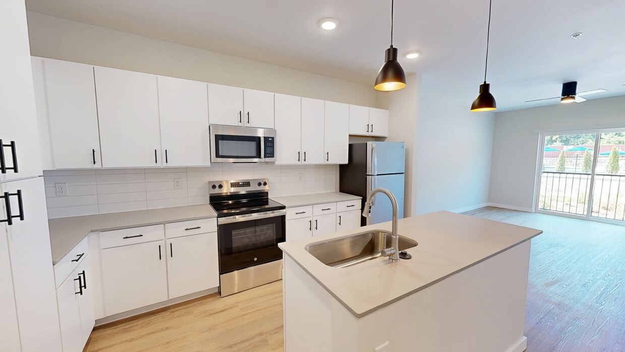 Photo - Emerald Knoxville Apts.