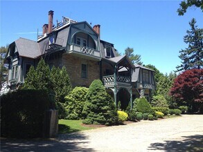 Building Photo - 6 Howe Ave