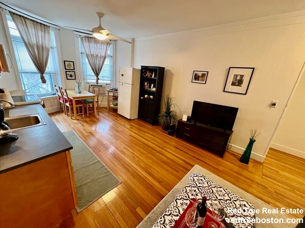 Primary Photo - 36 Winchester St