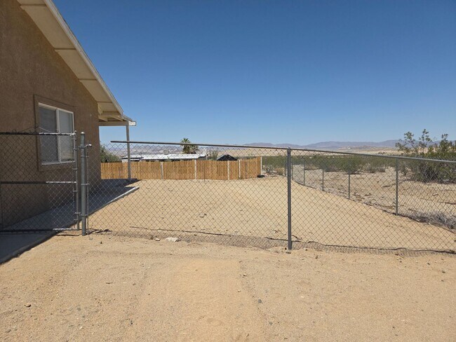 Foto del edificio - 74994 Serrano Dr
