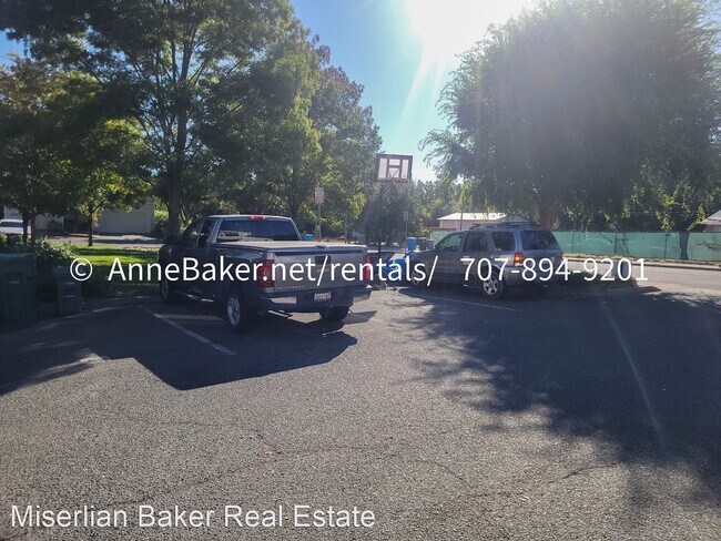 Foto del edificio - 3 br, 2.5 bath House - 92 W Brookside Drive