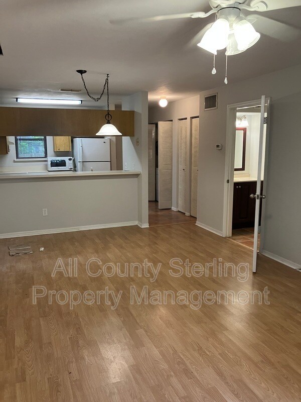 Building Photo - 6901 SW 44 Ave