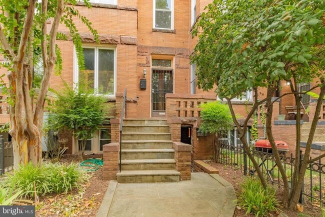 Foto del edificio - 1459 Chapin St NW