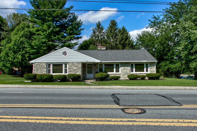 Building Photo - 111 Valley Rd