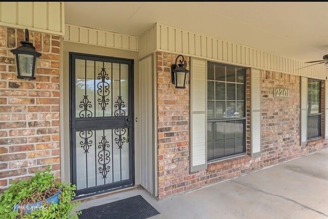 Foto del edificio - 2201 Hickory Ridge Dr